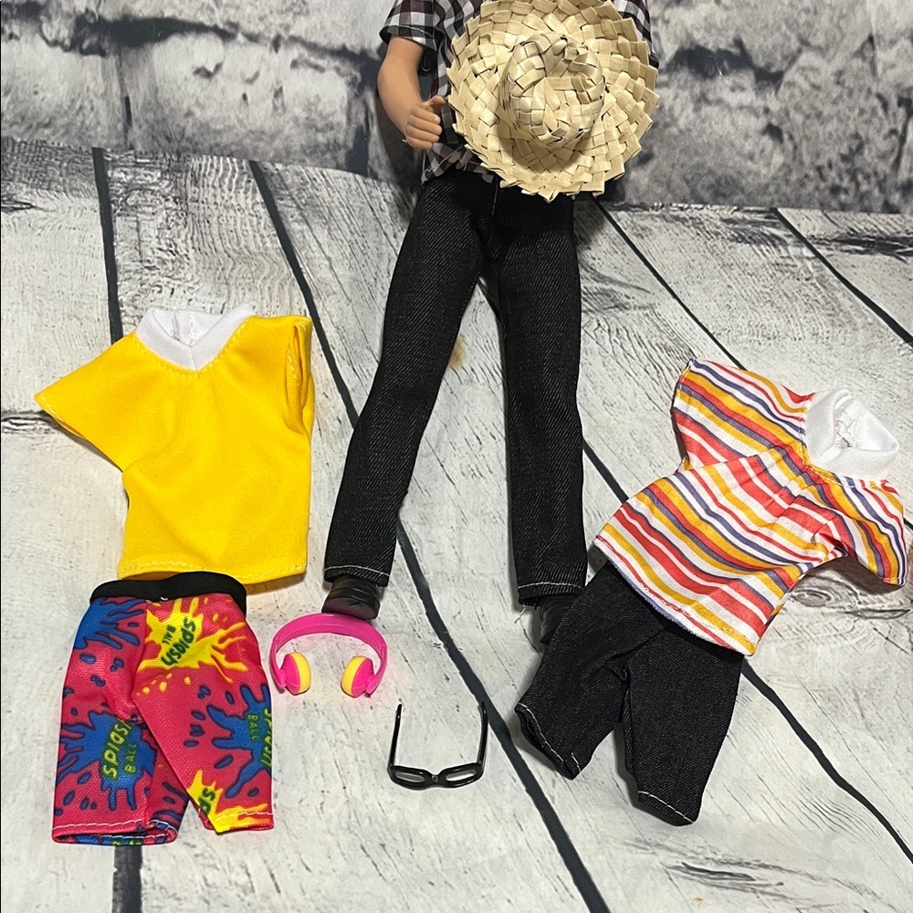 Mattel Fashion Doll with Black and White Outfit - Picture 8 of 8